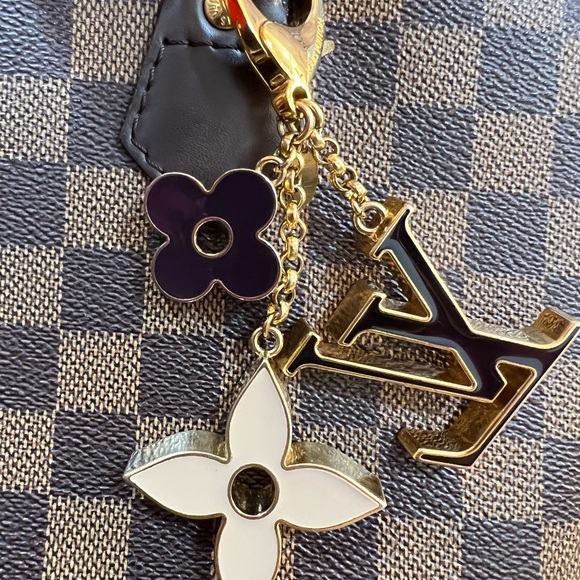 LV bag charm - Picture 2 of 12
